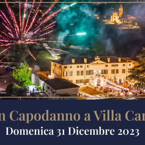 Vista aerea notturna di Villa Cariola a Capodanno con fuochi d'artificio